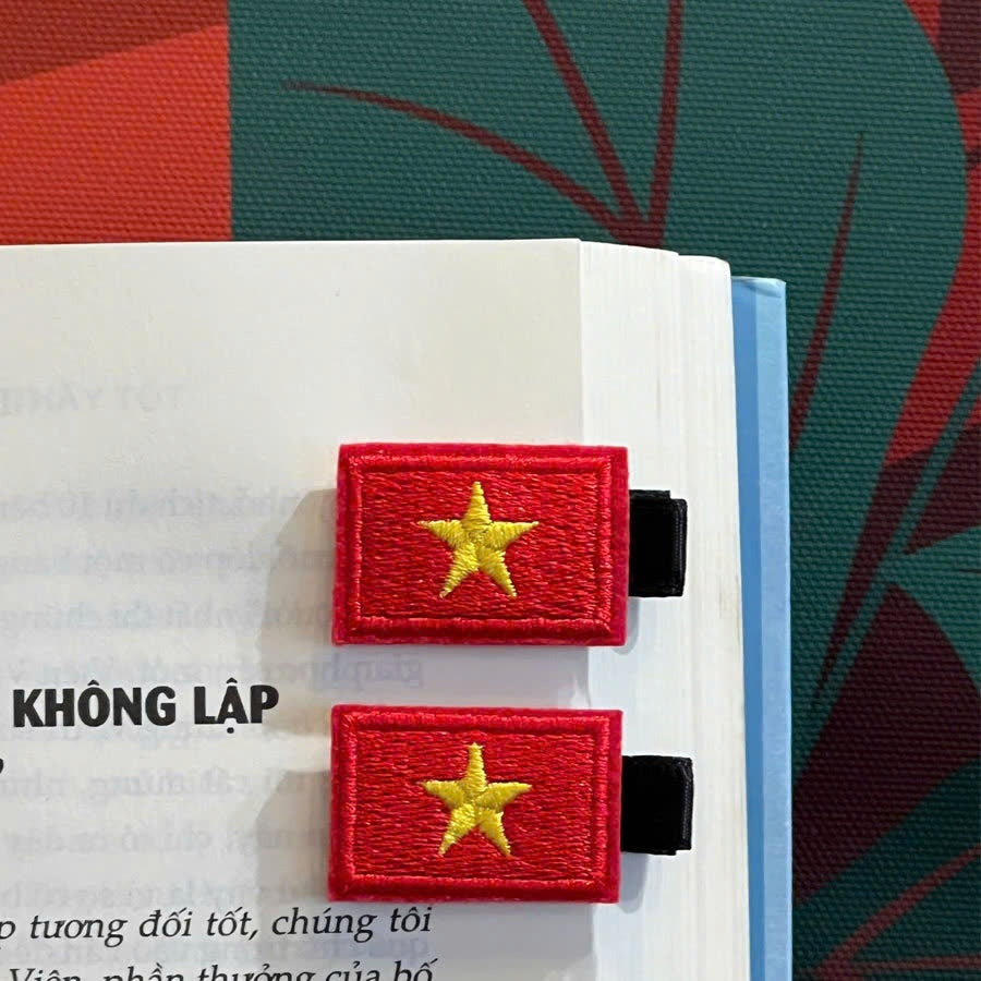 (QUÀ TẶNG) Kẹp tóc cờ Việt Nam Quà Tặng Kèm Áo Việt Nam A990