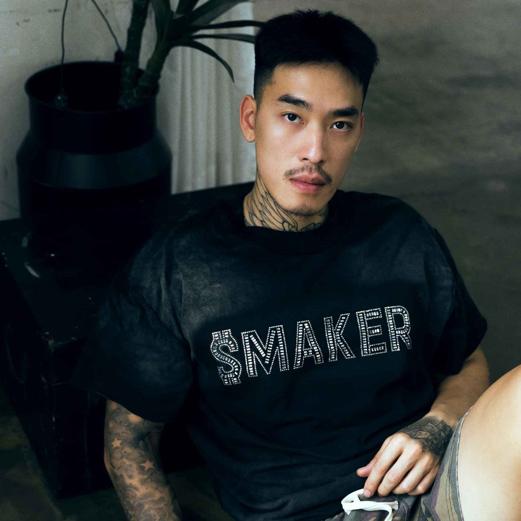 [SMAKER] 100% cotton washed unisex black t-shirt with black rhinestones - $MAKER BAGUETTE WASHED TEE IN BLACK