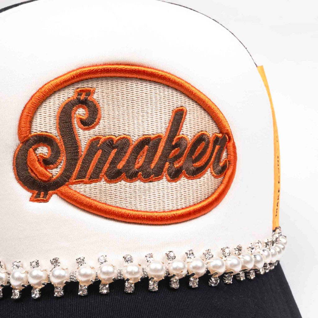[SMAKER] Nón mũ lưỡi trai đính hạt ngọc trai lấp lánh chất liệu lưới màu đen - $MAKER PEARL TRUCK HAT IN BLACK