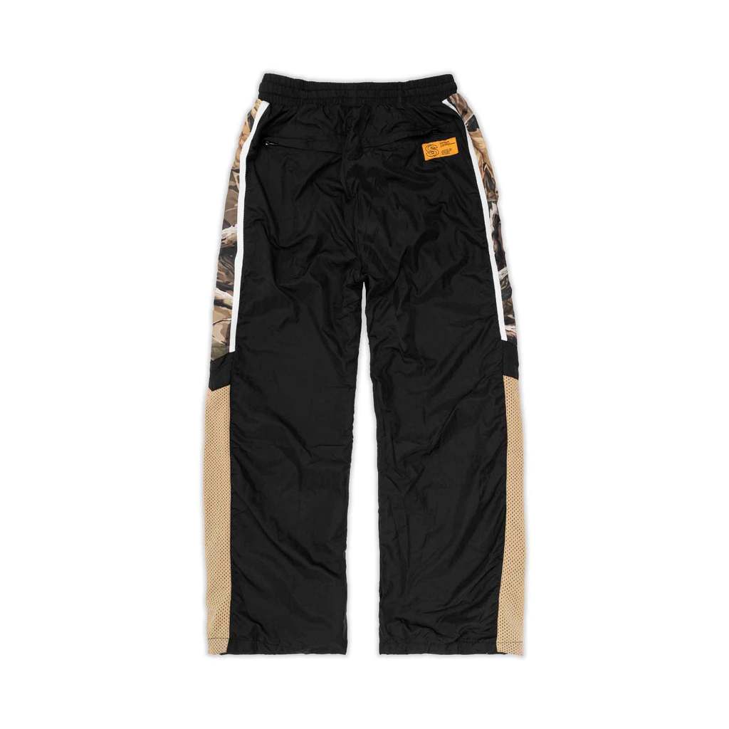 [SMAKER] Quần dài màu đen 100% vải nylon nhăn điểm nhấn hoạ tiết lính camo - LEAF CAMO TRACK PANTS IN BLACK