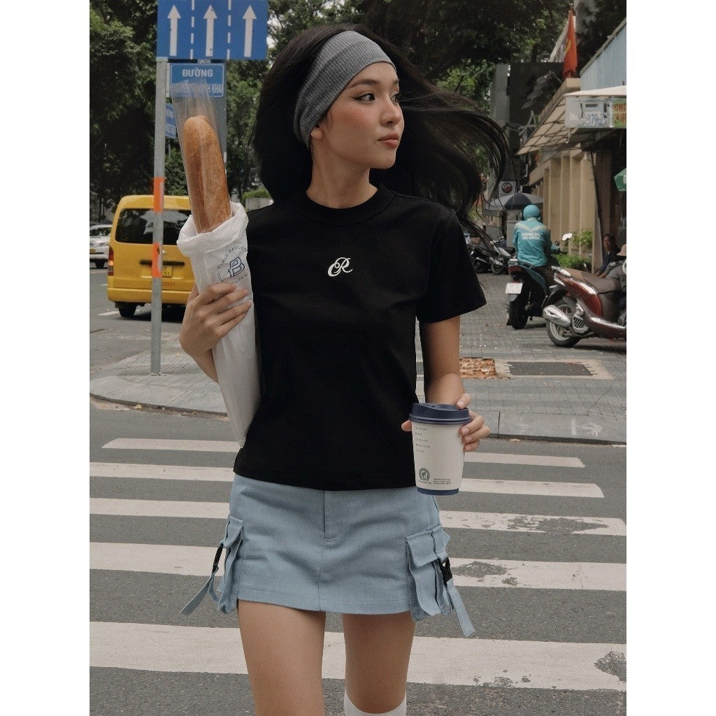 CARA Basic Tidy babytee shirt with round neck, short sleeves, embroidered with dynamic logo