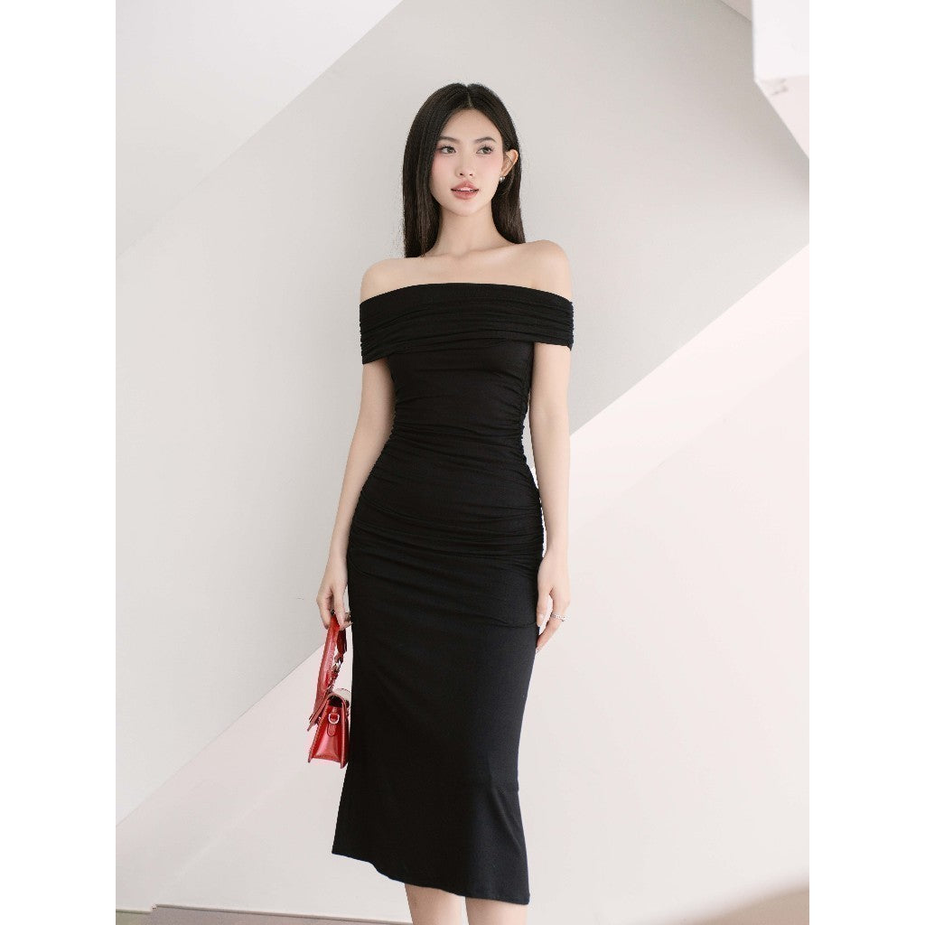 RECHIC Molina off-the-shoulder dress hugs the body with a luxurious basic look