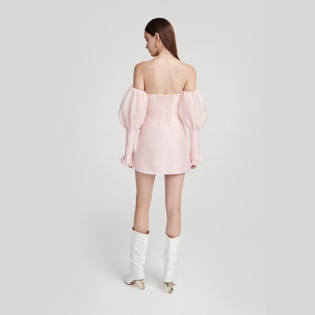 DEAR JOSÉ - Off-the-shoulder, long-sleeved Bali dress in blush pink organza fabric