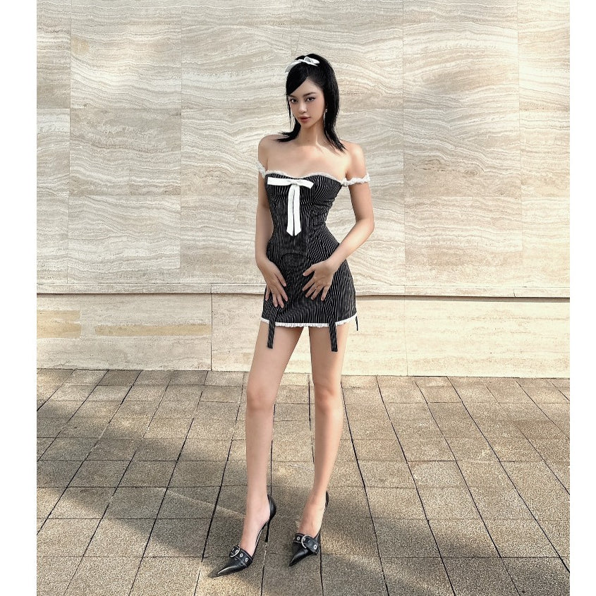 Iris Set Corset Cut Out Off Shoulder Bow Tie + Plaid Short Skirt LSEOUL B23101360 Charming Personality 