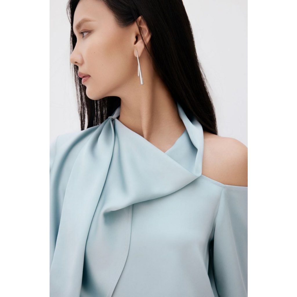 MONO TALK off-the-shoulder silk shirt with one-sided cross-collar style MCS23W-T20009TK