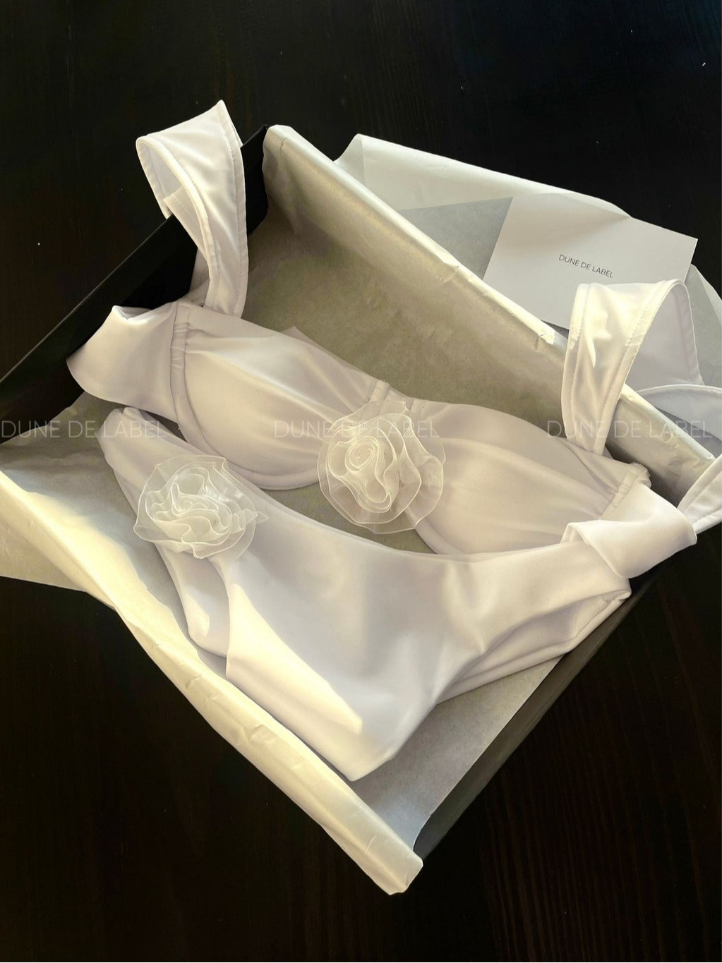 DUNE DE LABEL l Cream White 2-Piece Underwire Bikini Set (Free Rose) - SEASHELL BIKINI