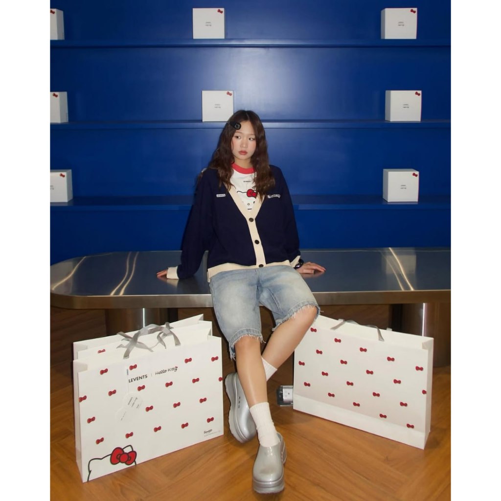 Levents® x Hello Kitty | Regular Fit Small Kitty Knit Cardigan/ Navy Unisex Wool 