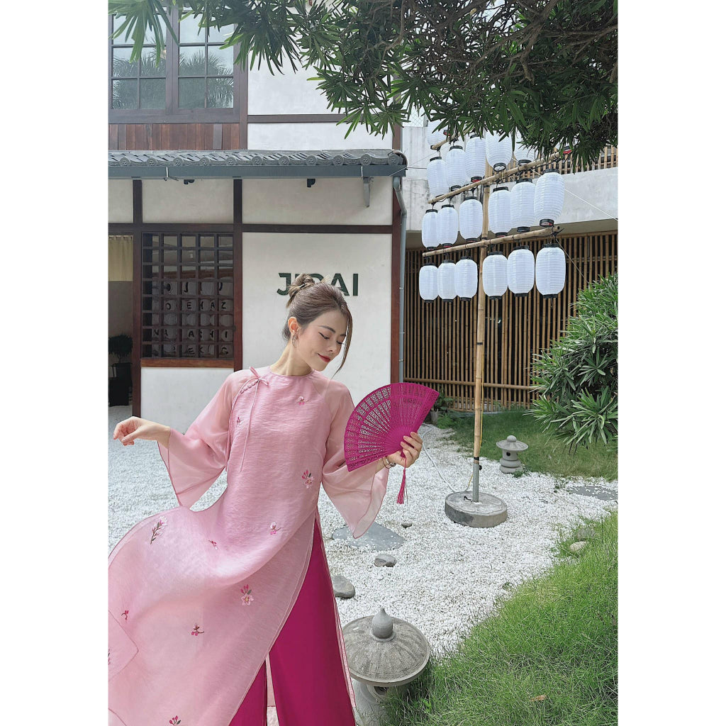 Elegant Modernized Ao Dai for Women with Embroidered Lace Patterns, Available in Various Colors 