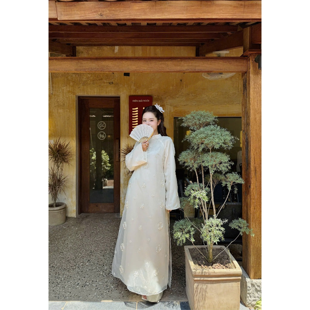 [PRE-ORDER] LINN Design 4-panel Ao Dai with embossed floral embroidery, My Uyen 