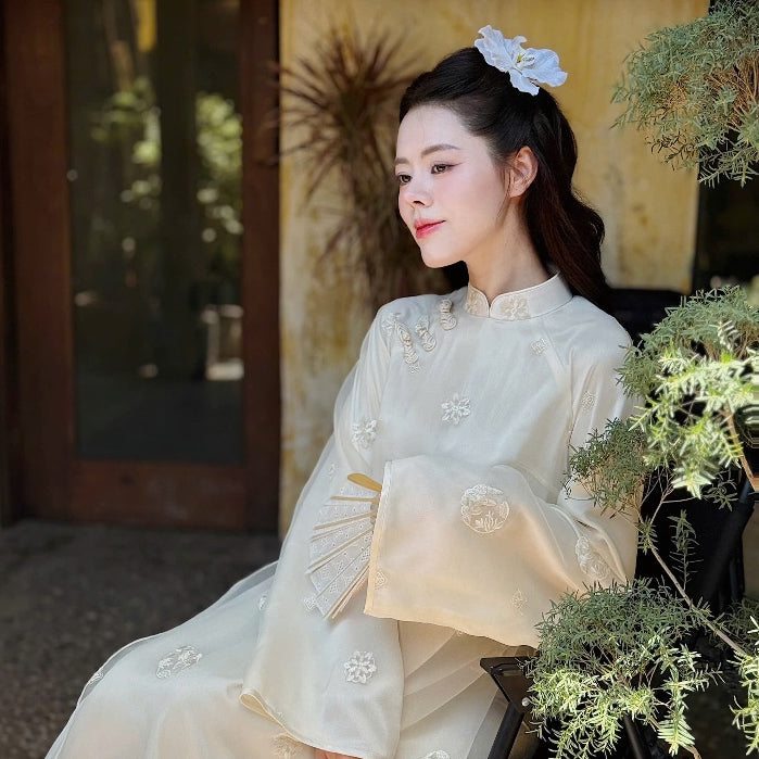 [PRE-ORDER] LINN Design 4-panel Ao Dai with embossed floral embroidery, My Uyen 