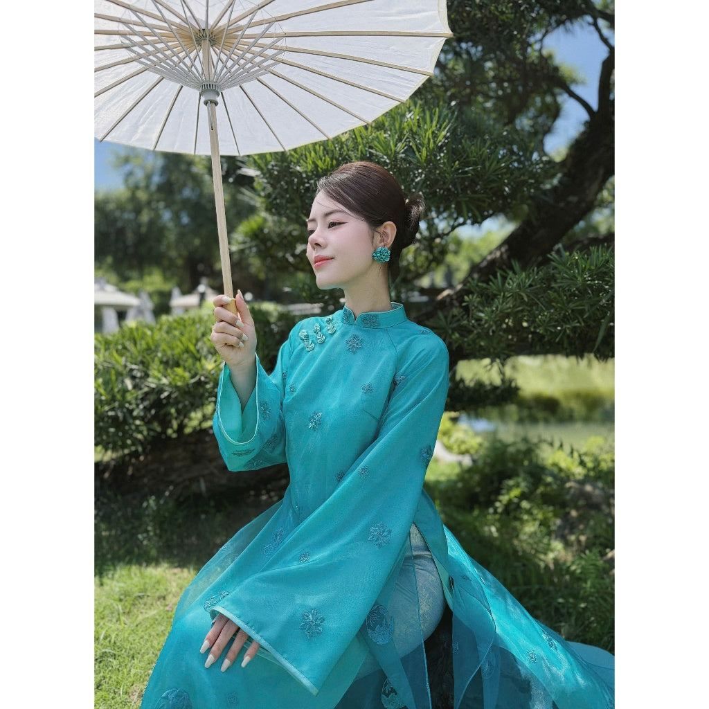 [PRE-ORDER] LINN Design 4-panel Ao Dai with embossed floral embroidery, My Uyen 