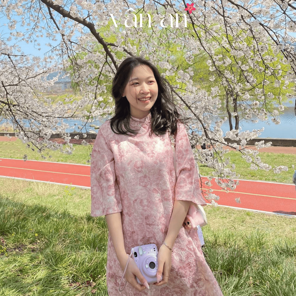 [VAN AN - TET 2026] TRUC LAM Ao Dai - Straight cut, Half sleeves, Two panels - Woven brocade material, floral charm on collar