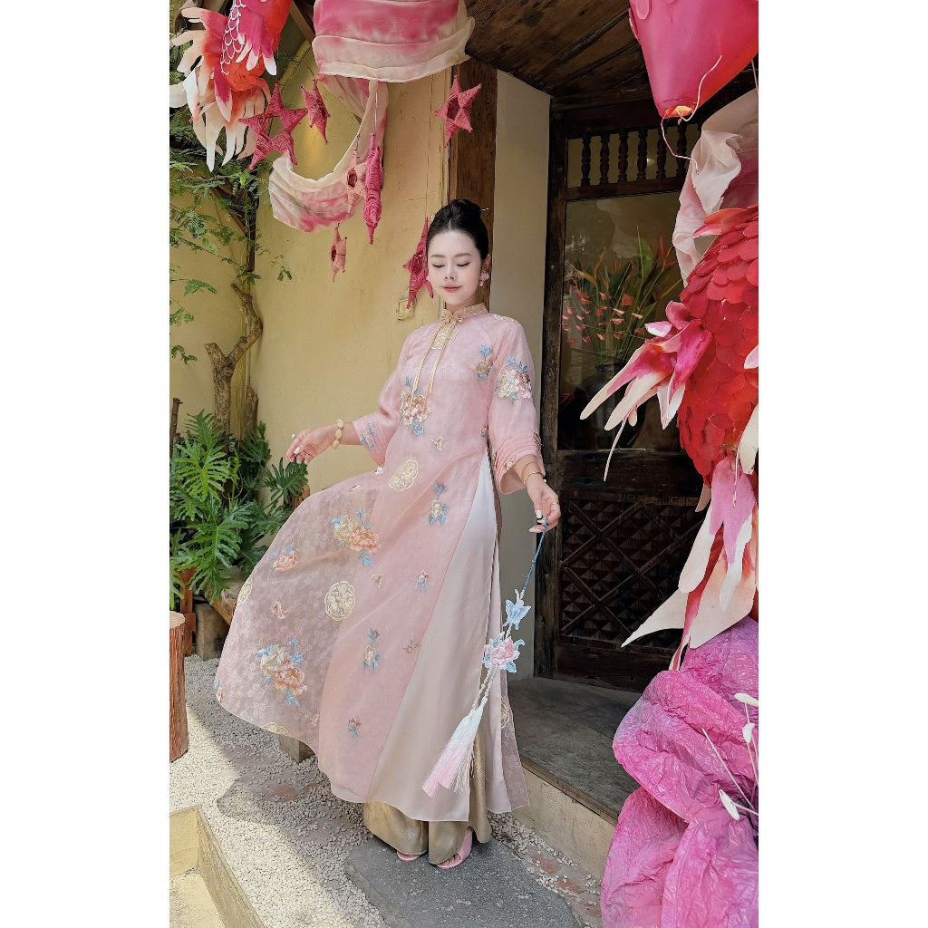 [PRE-ORDER] Ao dai with 4 panels and embroidered collar by Tien Sa Linn Design 