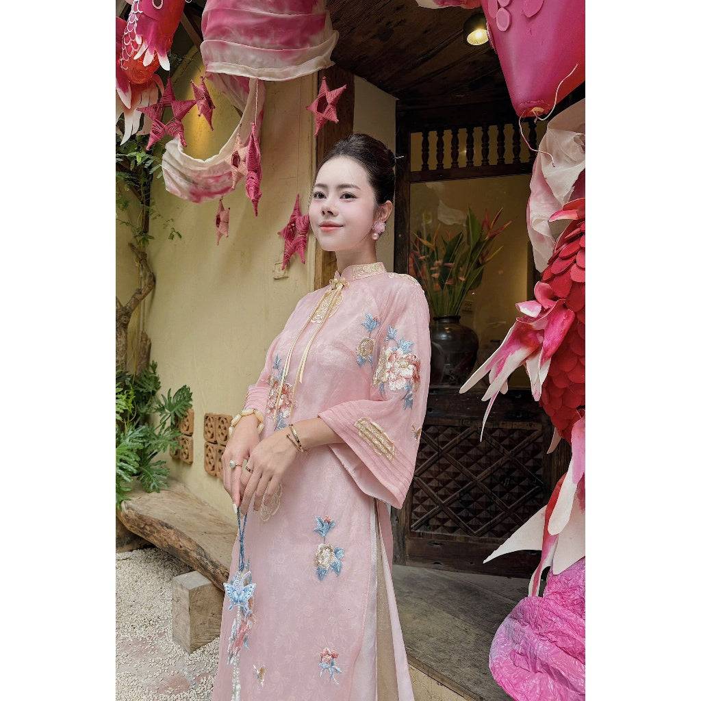 [PRE-ORDER] Ao dai with 4 panels and embroidered collar by Tien Sa Linn Design 