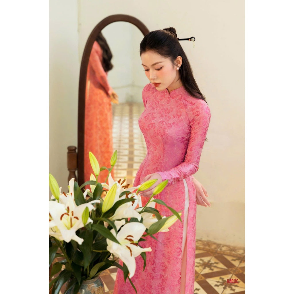 Traditional Ao Dai by Ha Cuc, figure-hugging Ao Dai that flatters the body - Moc An Ao Dai 