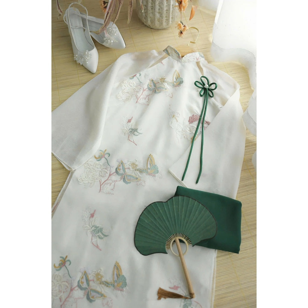 [PRE-ORDER] 4-panel Ao Dai with embroidered motifs and pants