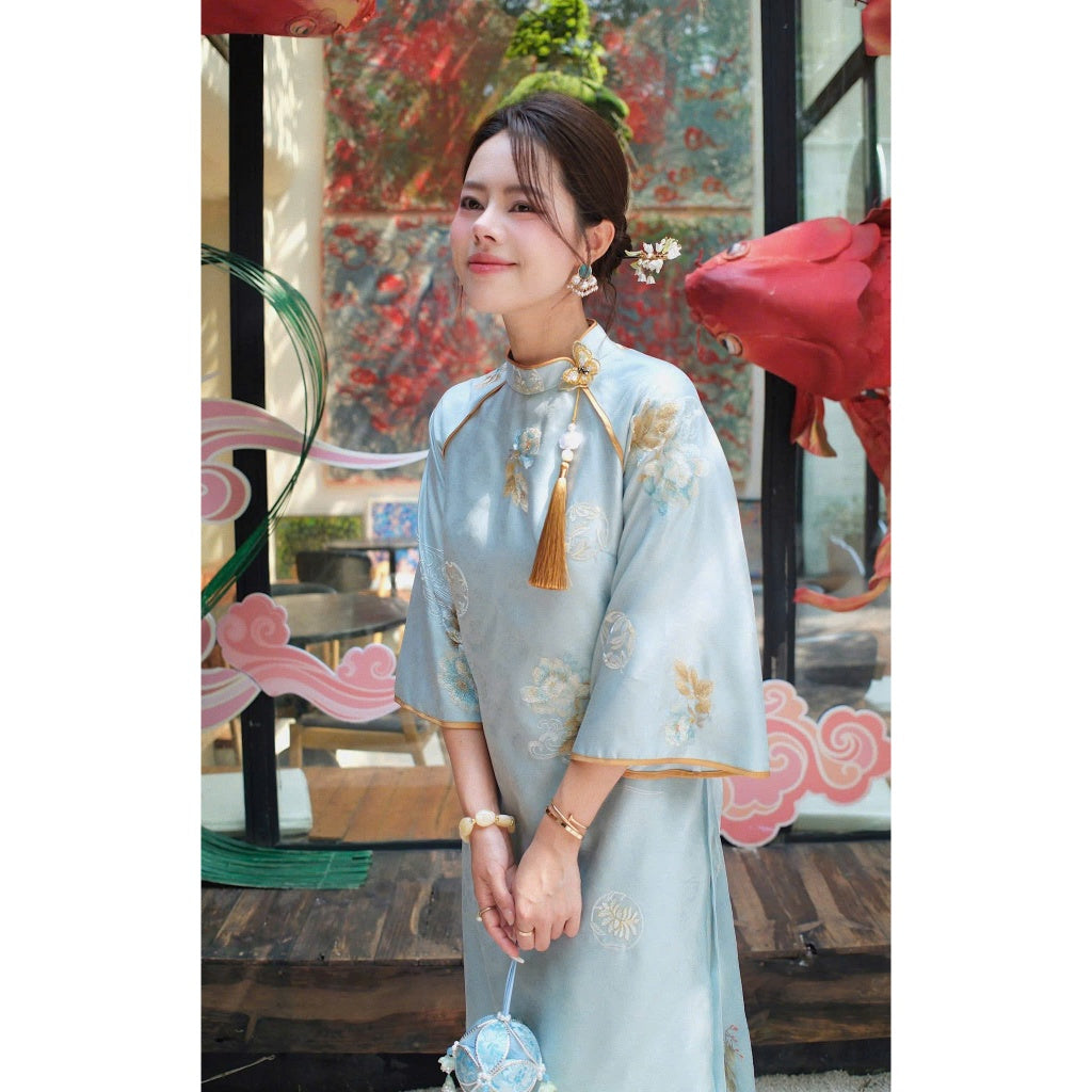 [PRE-ORDER] Tue Hien 4-panel Ao Dai made of silk with embroidered floral motifs and pants