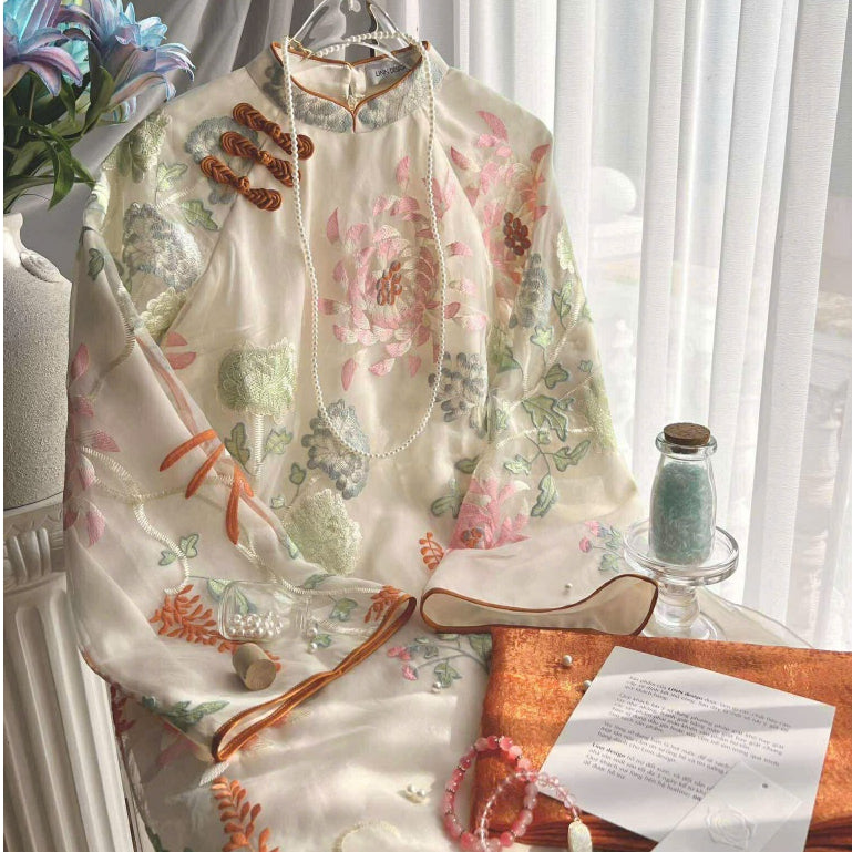 [PRE-ORDER] Thuc Yen 4-panel Ao Dai with embossed floral embroidery 